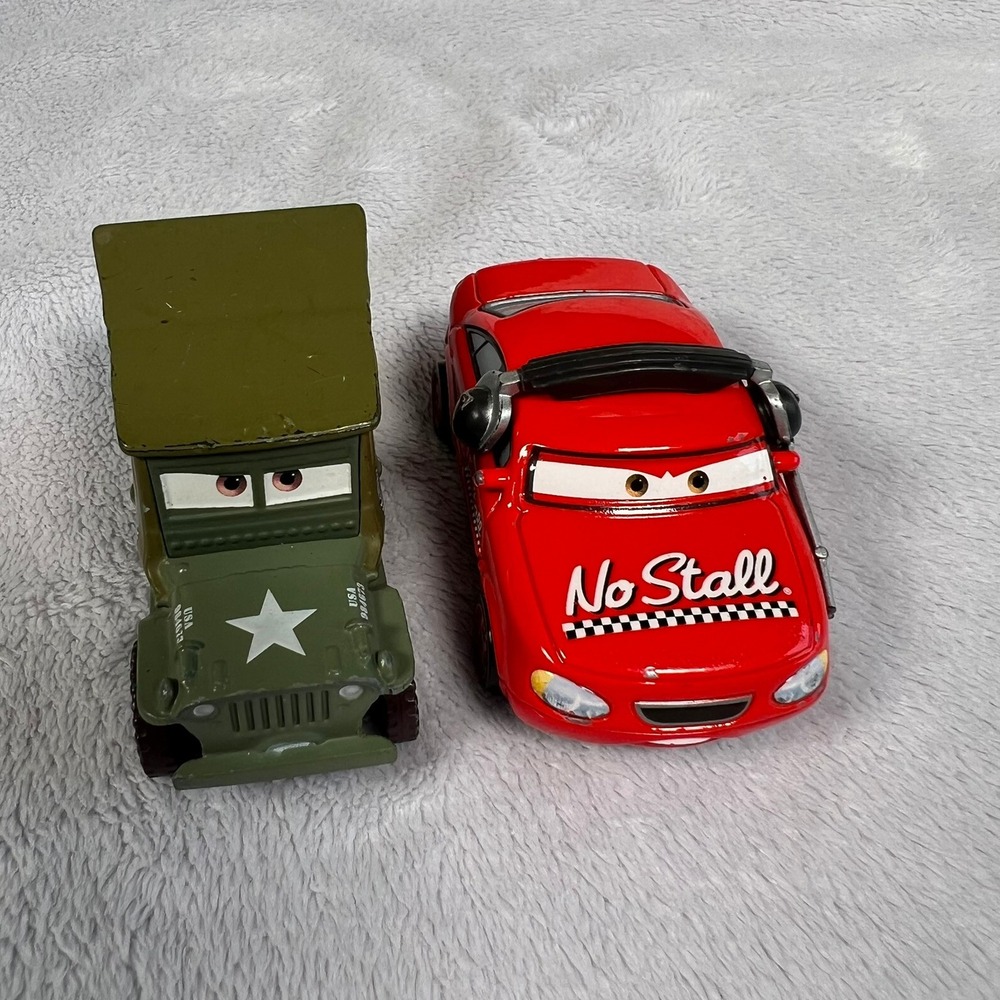 Disney Pixar Cars No Stall Lightning McQueen & Sarge Diecast Lot of 2